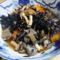 ちくわ君's cooksnap of when they made 蒟蒻入りやさしい味のひじきの煮つけ.