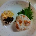 白いぐれーぷ's cooksnap of when they made いり卵よろこんぶの縁起結び♡おにぎり.