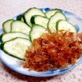 ☆★あんず姫★☆'s cooksnap of when they made 簡単！美味しい！胡瓜の鰹節のっけ♬.