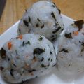 ちくわ君's cooksnap of when they made ✿鮭わかめおにぎり✿.