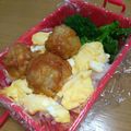 えりこ82☆'s cooksnap of when they made ふわふわ卵にミートボール乗っけ弁当.