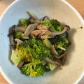 こーやんたん's cooksnap of when they made ブロッコリーとしめじのバター醤油.