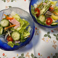 yesmama's cooksnap of when they made 私のこだわり♪　レタスの上に信号サラダ.