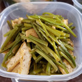 ｸﾏﾘｴ's cooksnap of when they made さつまいもの茎（つる）とアゲの煮物.