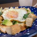 ☆GSSQHY☆'s cooksnap of when they made パンの耳のクルトンと目玉焼きのサラダ.
