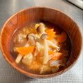 azbjbn's cooksnap of when they made キャベツとにんじんとしめじのお味噌汁☆.