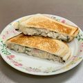 Etsu☆ko's cooksnap of when they made ツナ＆チーズがとろけるホットサンド.