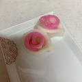 ぴろぱる☆'s cooksnap of when they made 簡単おせち☆かまぼこ飾り切り「紅白ばら」.