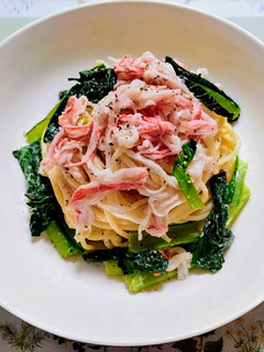 簡単ランチ!かにかま小松菜のクリチパスタ-レシピのメイン写真