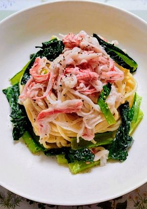 簡単ランチ！かにかま小松菜のクリチパスタ-レシピのメイン写真