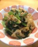 給食の「れんこんのおかか炒め」♡小松菜も