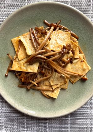 湯葉と茶エノキの炒め物-レシピのメイン写真