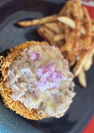 ラーメンバーガー!オニオンフライを添えて-レシピのメイン写真