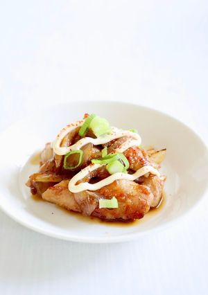 丼にも【豚トロと玉ねぎの甘醤油炒め】-レシピのメイン写真