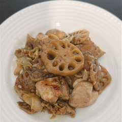 รูปของ 鶏もも肉とれんこんの照り焼き♡
