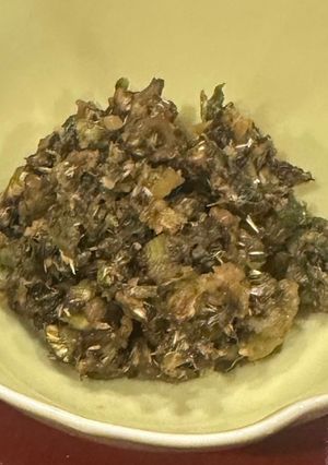 蕗のとうの油で炒めるコクあり蕗味噌！-レシピのメイン写真