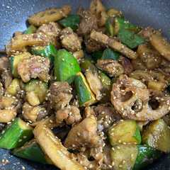 รูปของ 鶏と蓮根のカレー炒め