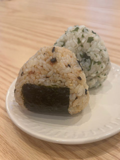 塩昆布とおかかのおにぎり-レシピのメイン写真