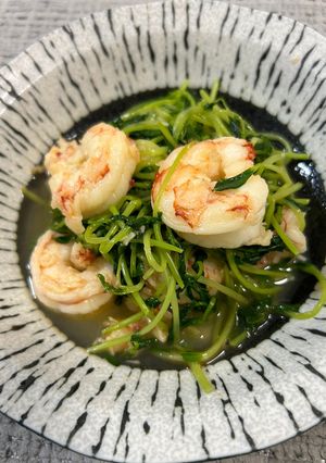 豆苗とエビの塩炒め-レシピのメイン写真