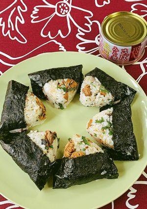 サバ味噌缶と岩下の新生姜のおにぎり-レシピのメイン写真