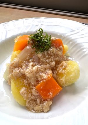 【蒸し野菜】鶏胸肉そぼろの甘辛あんかけの肉じゃが-レシピのメイン写真