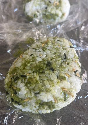 静岡県産抹茶しらすおにぎり-レシピのメイン写真