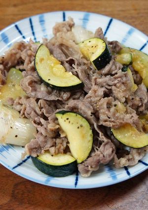 牛肉とズッキーニの塩胡椒炒め-レシピのメイン写真