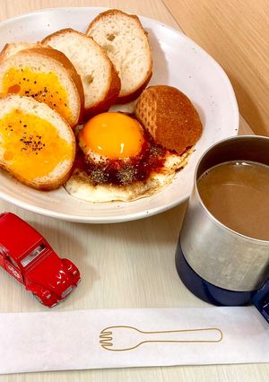 お手軽・朝食…黄身ソースバゲット-レシピのメイン写真