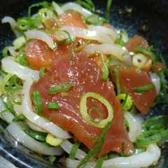 รูปของ マグロと烏賊の青唐辛子醤油和え