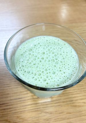 まるで抹茶ミルク！青汁バナナ牛乳-レシピのメイン写真