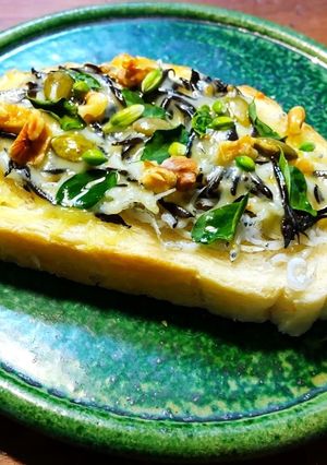 ひじきのブルスケッタ　モリンガの葉と蕾-レシピのメイン写真