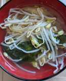 簡単★もやしとみょうがとわかめのスープ