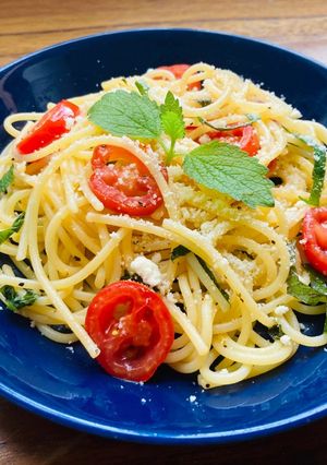焼きトマトとレモンバームのパスタ-レシピのメイン写真