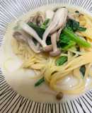 ほうれん草とキノコの豆乳パスタ