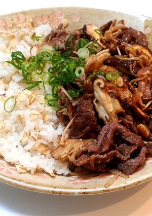 牛肉とキノコのガリバタ醤油ライス-レシピのメイン写真