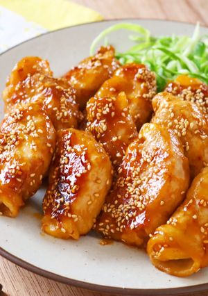 ご飯泥棒！新玉ねぎのヤンニョム肉巻き-レシピのメイン写真