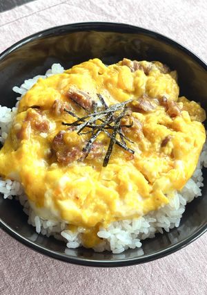 レンジで洗い物なし！焼鳥缶で親子丼-レシピのメイン写真