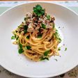 簡単ランチ!白いミートソースのパスタ