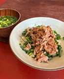 ツナ水煮缶砂糖醤油かけ青ねぎ飯