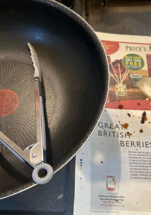 秒で裏技☆スポンジを汚さずに鍋をきれいにする方法-レシピのメイン写真