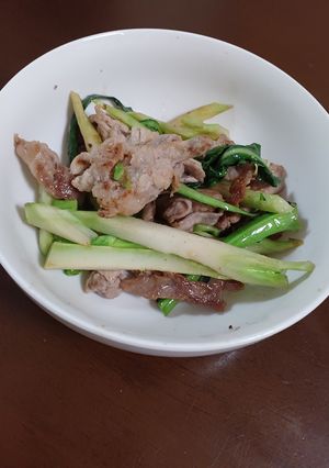 ブロッコリーの茎と豚肉の炒め物-レシピのメイン写真