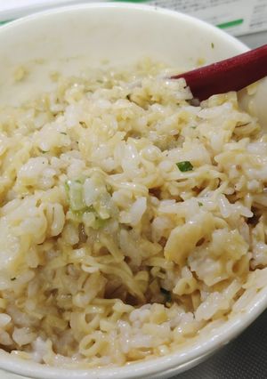 【無気力メシ】レンチンカップ麺チャーハン-レシピのメイン写真