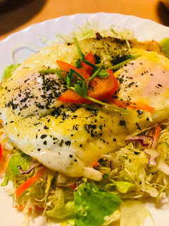 ササッとつくる●チーかけ目玉焼きサラダ-レシピのメイン写真