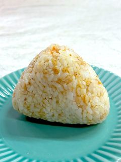 鰹節と麺つゆご飯で鮭おにぎり-レシピのメイン写真