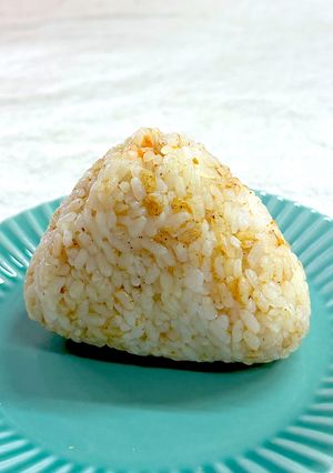 鰹節と麺つゆご飯で鮭おにぎり-レシピのメイン写真