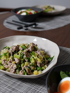 タイ風セロリと豚ひき肉のジンジャー炒め丼-レシピのメイン写真
