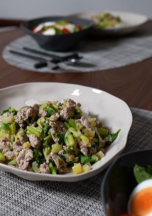 タイ風セロリと豚ひき肉のジンジャー炒め丼-レシピのメイン写真