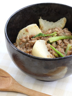 たんぱく質がとれる!かぶそぼろ丼-レシピのメイン写真