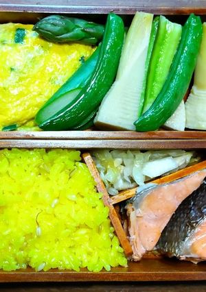 お弁当、鮭、ニラ玉、筍、サフランライス-レシピのメイン写真