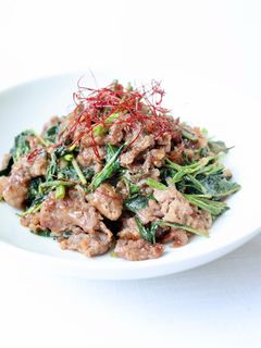 ご飯が進む【牛肉と空芯菜のオイスター炒め-レシピのメイン写真